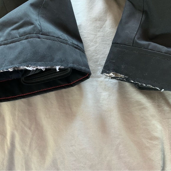 Obermeyer Ski/Snowboard Suit - Teen M (10-12) - Picture 15 of 16